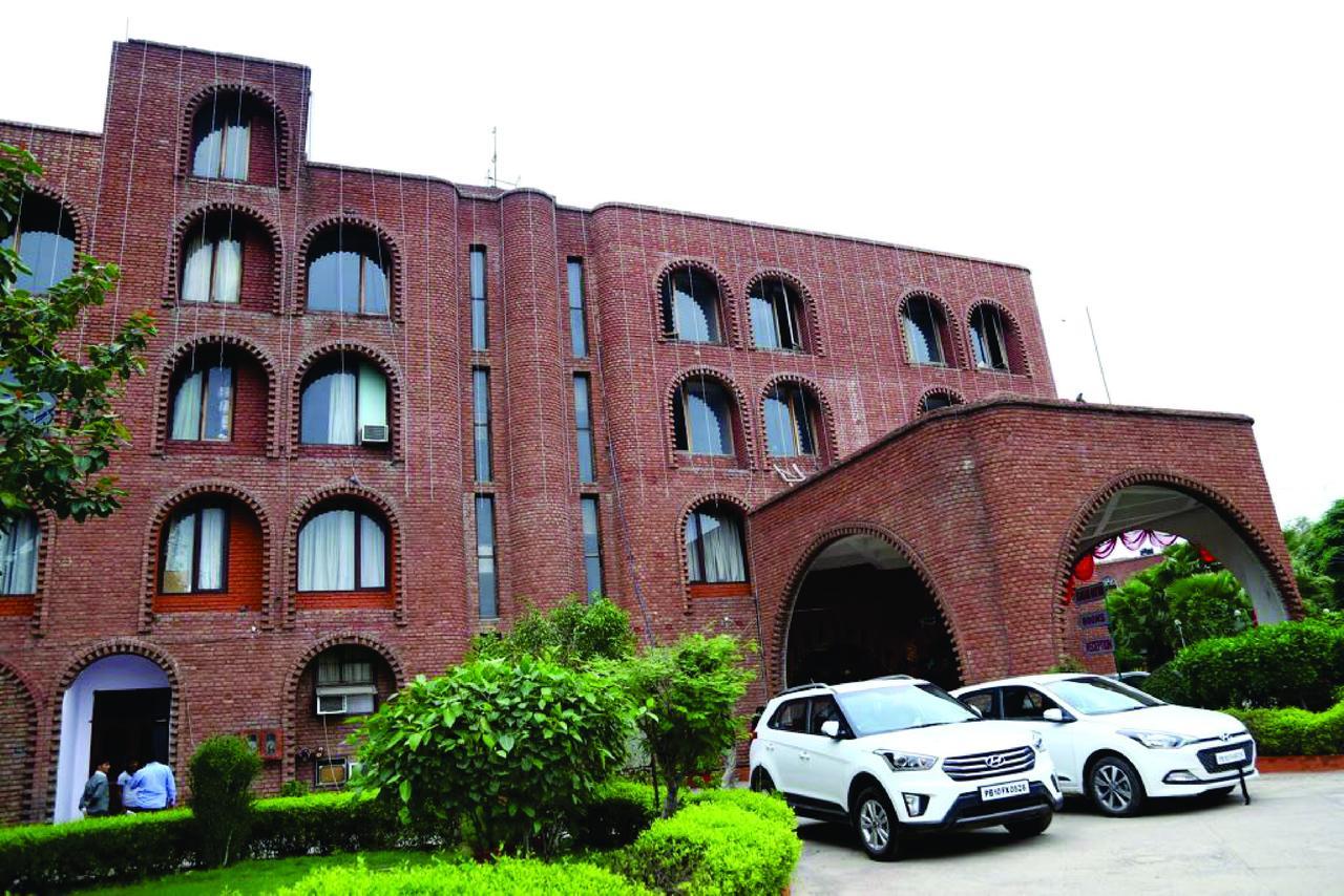 Magsons Resorts Vrindavan Kosi Exterior photo